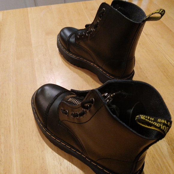 Boots - Picture 3 of 3